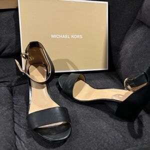 Designer shoes sizes range between 7-8